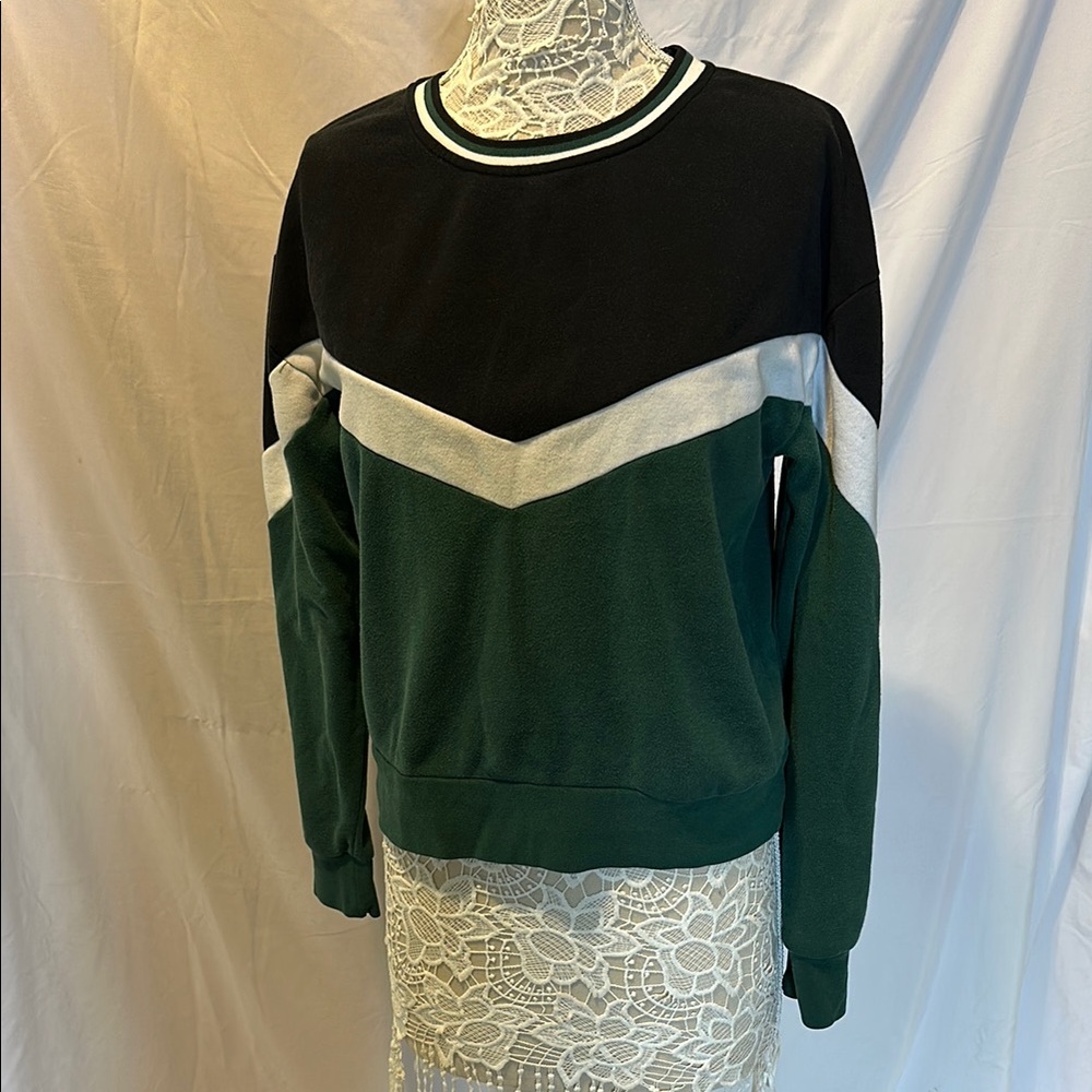 Black and Green Crew Neck Sweatshirt size medium